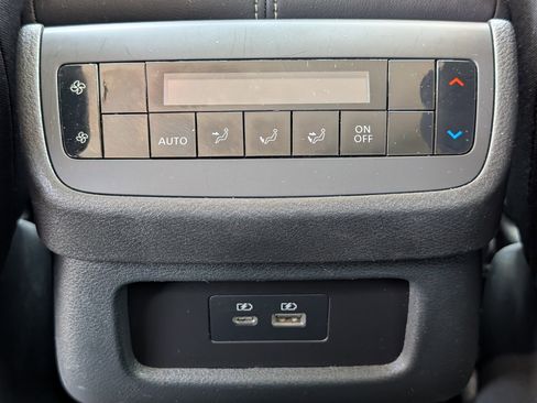 Used 2024 Nissan Pathfinder SV FWD image 29