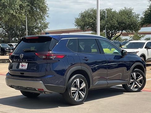 Used 2025 Nissan Rogue SV FWD image 4