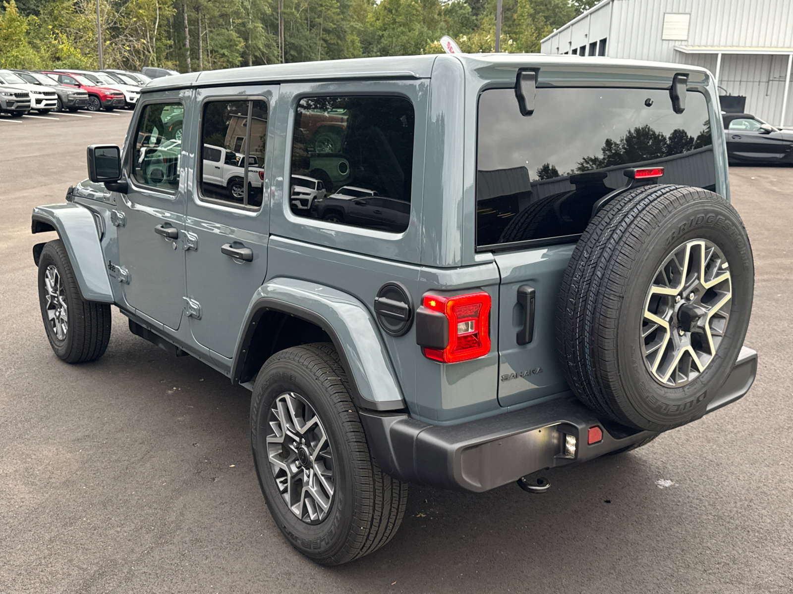 Used 2026 Jeep Wrangler Unlimited Sahara AWD/4WD image 7