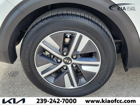 Used 2021 Kia Niro EX Premium FWD image 9