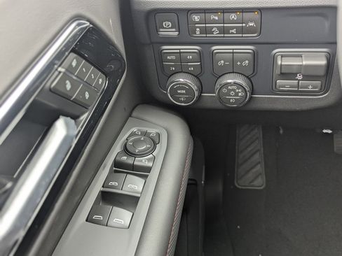 New 2026 Chevrolet Suburban RST image 23