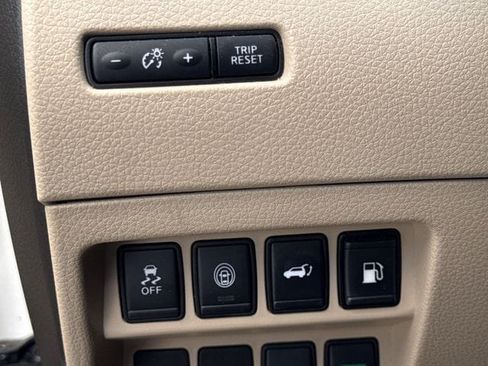 Used 2019 Nissan Rogue SV FWD image 23