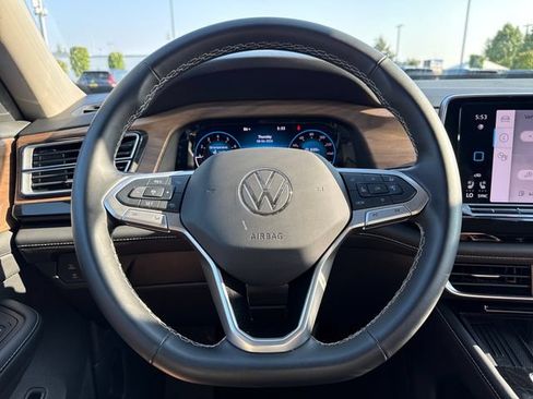 Used 2025 Volkswagen Atlas SE AWD/4WD image 12