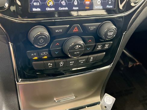 Used 2022 Jeep Grand Cherokee Laredo E w/ Security & Convenience Group image 15