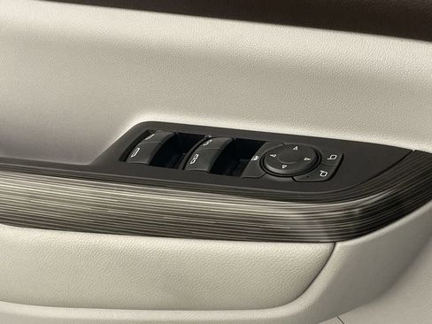 Used 2020 GMC Acadia SLT w/ Driver Alert Package II FWD image 18