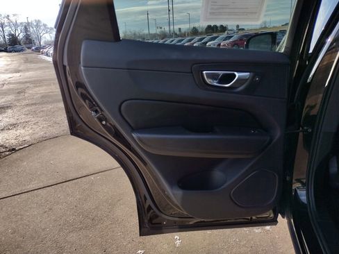 Used 2023 Volvo XC60 B5 Core image 29