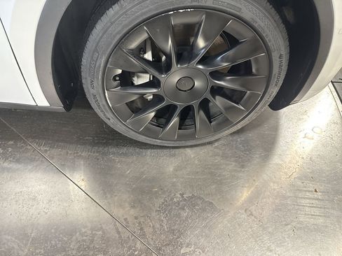 Used 2021 Tesla Model Y Long Range image 6