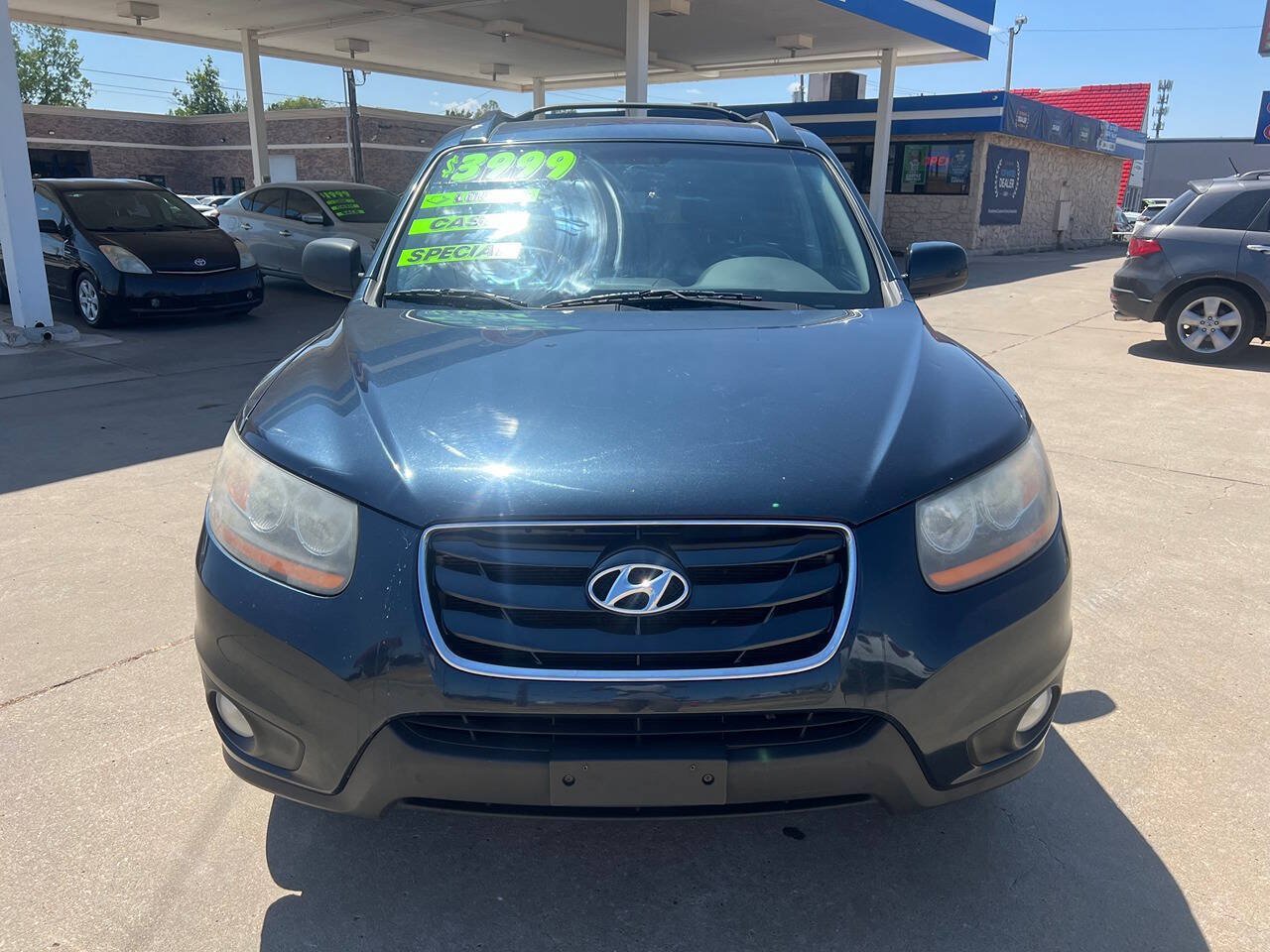 Used 2010 Hyundai Santa Fe SE FWD image 2