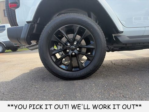 Used 2023 Jeep Wrangler Unlimited Sahara w/ Cold Weather Group AWD/4WD image 7