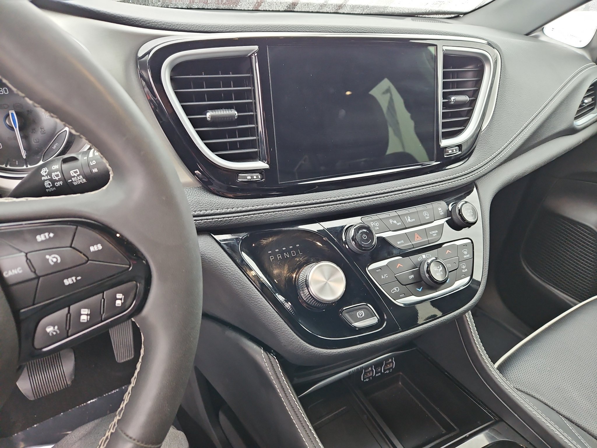 Used 2023 Chrysler Pacifica Limited w/ S Appearance Package AWD/4WD image 12