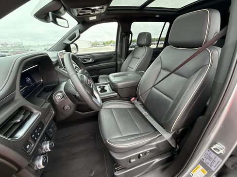 Used 2024 GMC Yukon XL SLT w/ SLT Luxury Package RWD image 13