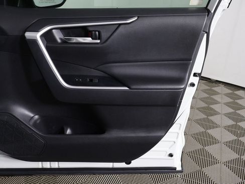 Used 2020 Toyota RAV4 XLE Premium FWD image 21