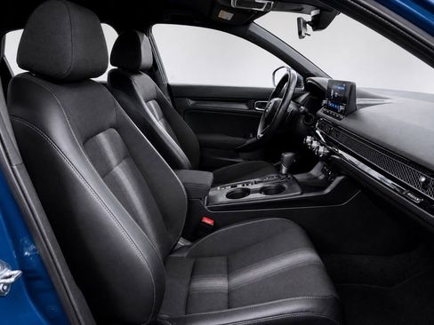 Used 2025 Honda Civic Sport image 15