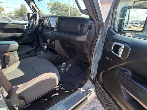 Used 2024 Jeep Wrangler Unlimited Rubicon AWD/4WD image 26