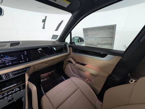 New 2026 Porsche Cayenne image 23