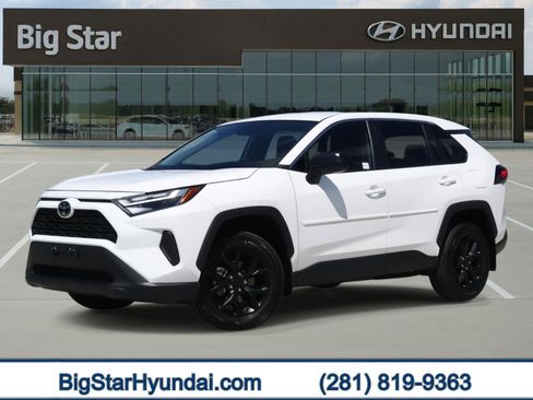 Used 2024 Toyota RAV4 LE image 1