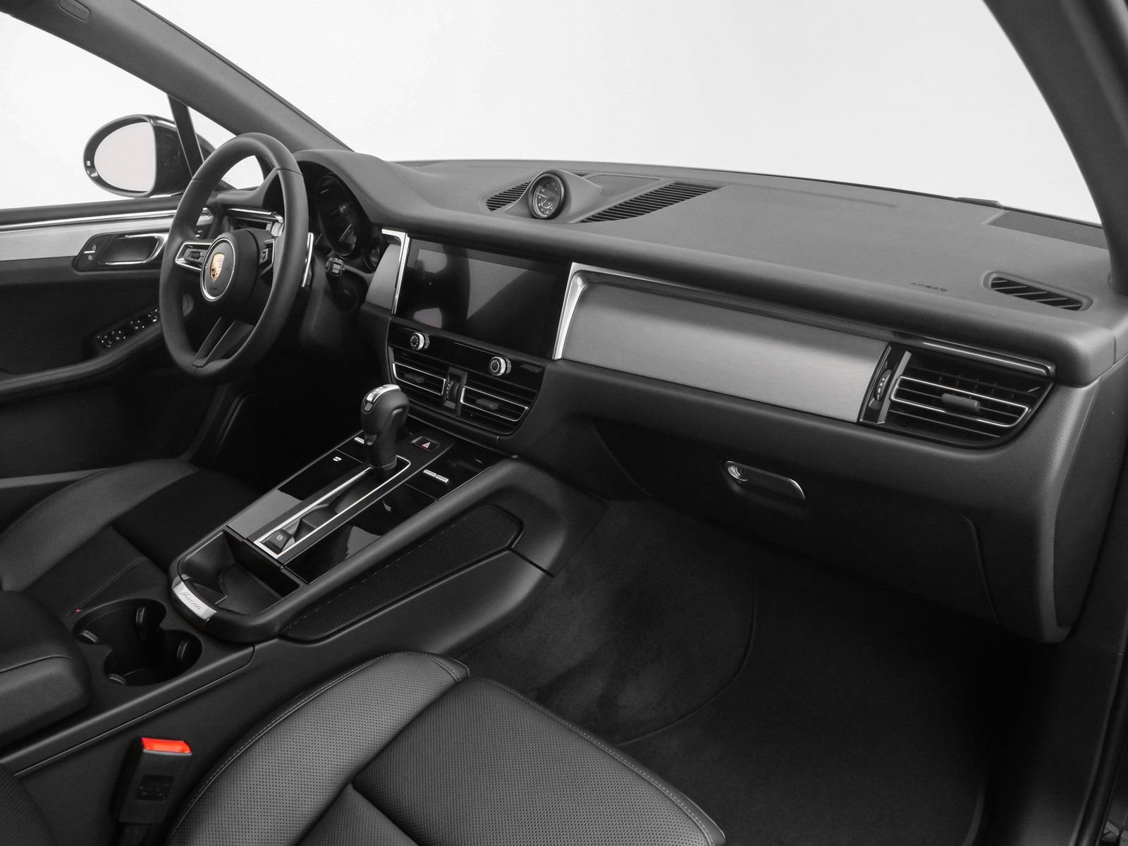 Certified 2025 Porsche Macan AWD/4WD image 19