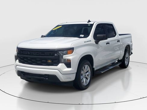 Used 2022 Chevrolet Silverado 1500 Custom image 3