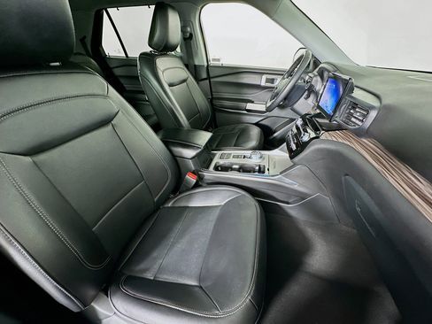 Used 2024 Ford Explorer Limited image 33