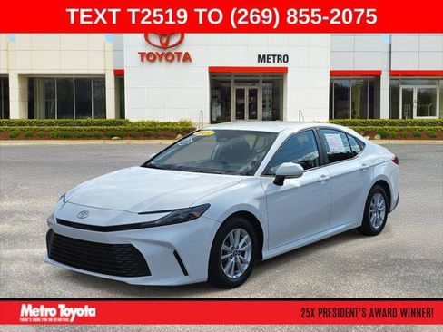 Certified 2025 Toyota Camry LE FWD image 1