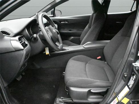 Used 2019 Toyota C-HR LE image 8