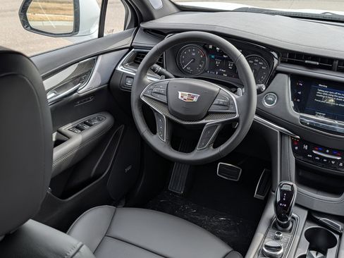 New 2026 Cadillac XT5 Sportv w/ LPO, Onyx Lite Package AWD/4WD image 7