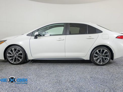 Used 2021 Toyota Corolla SE w/ Carpet Mat Package (TMS) FWD image 4