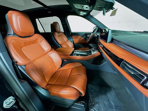 New 2025 Lincoln Aviator Reserve w/ Luxury Package image 32