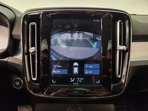 Used 2020 Volvo XC40 T4 Momentum FWD image 18