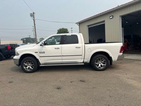Used 2017 RAM 1500 Laramie AWD/4WD image 6