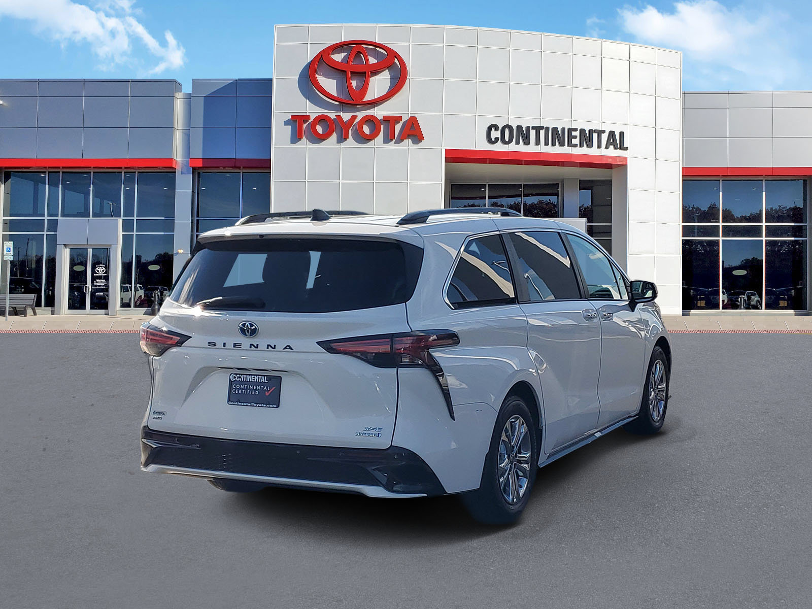 Used 2023 Toyota Sienna XSE AWD/4WD image 5