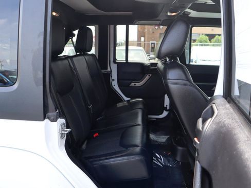 Used 2016 Jeep Wrangler Unlimited Sahara AWD/4WD image 12