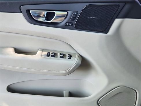 Certified 2025 Volvo XC60 T8 Ultra w/ Protection Package Premier image 25