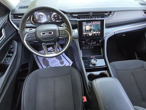 Used 2023 Jeep Grand Cherokee Laredo w/ Luxury Tech Group I RWD image 9