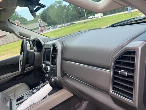 Used 2020 Ford Expedition Max XLT w/ Equipment Group 202A image 10