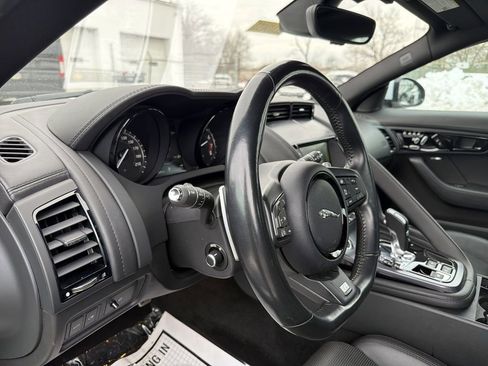 Used 2018 Jaguar F-TYPE R image 15