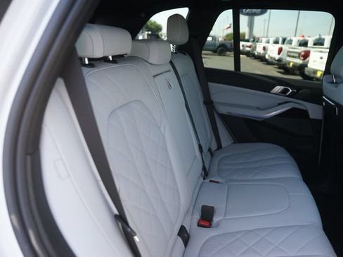 Used 2024 BMW X5 sDrive40i w/ Premium Package RWD image 17