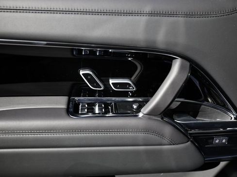 New 2025 Land Rover Range Rover Long Wheelbase SE image 20