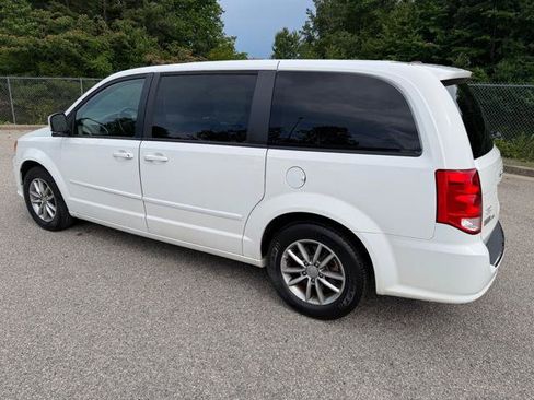 Used 2016 Dodge Grand Caravan SE FWD image 6
