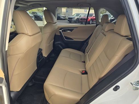 Used 2020 Toyota RAV4 Limited image 10