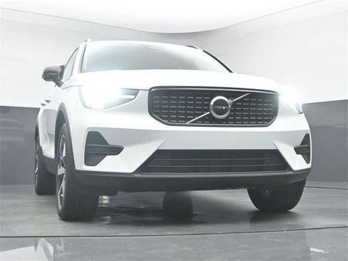 New 2026 Volvo XC40 B5 Core w/ Climate Package image 36