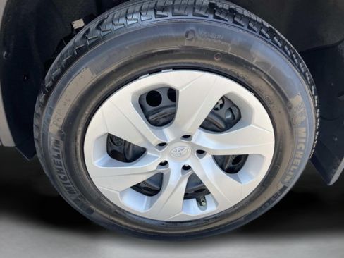 Used 2024 Toyota RAV4 LE FWD image 31