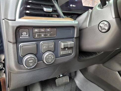 Used 2026 Chevrolet Suburban High Country RWD image 24