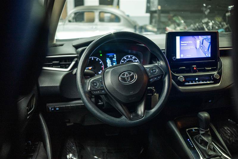 Used 2025 Toyota Corolla LE FWD image 15