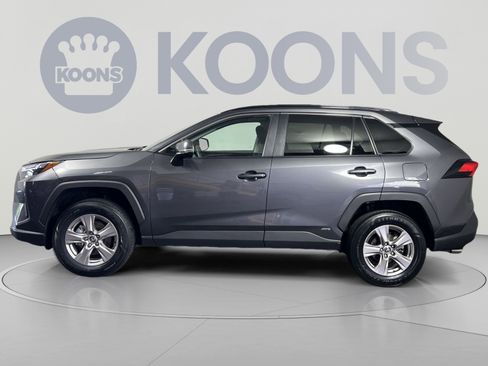Used 2025 Toyota RAV4 XLE AWD/4WD image 2