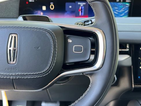 New 2025 Lincoln Navigator L Reserve image 19