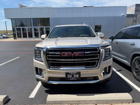 Used 2021 GMC Yukon SLT w/ SLT Luxury Plus Package AWD/4WD image 2