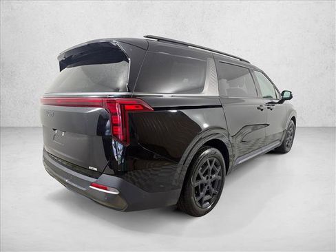 Used 2025 Kia Carnival SX w/ SX Dark Edition Package FWD image 5