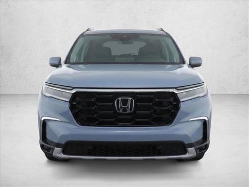Used 2023 Honda Pilot Touring image 2