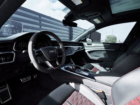 Used 2024 Audi RS 7 Performance w/ Black Optic Package image 2